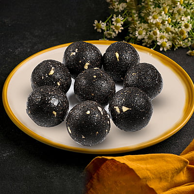 Kale Til ka Lai / ladoo